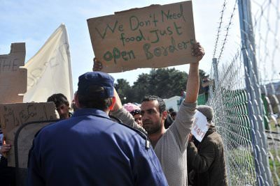 refugees greece borders